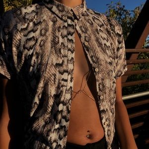SNAKE PRINT BUTTON UP